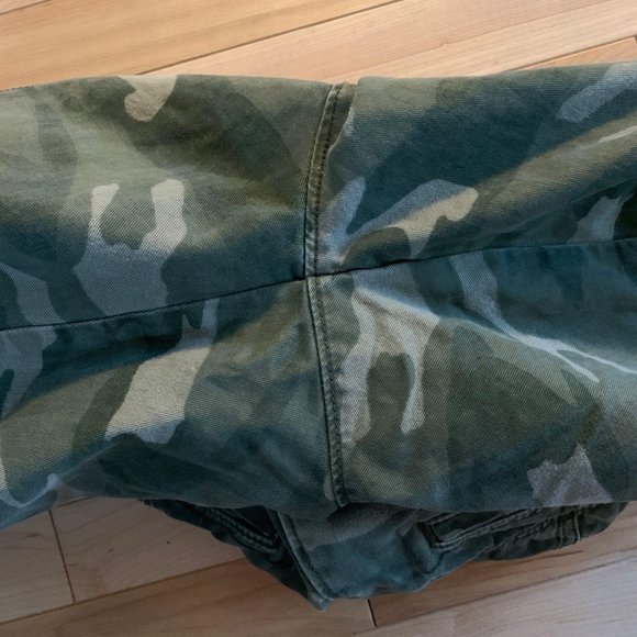 Men's Hollister Size 28 Camouflage Cargo Shorts - Picture 7 of 8